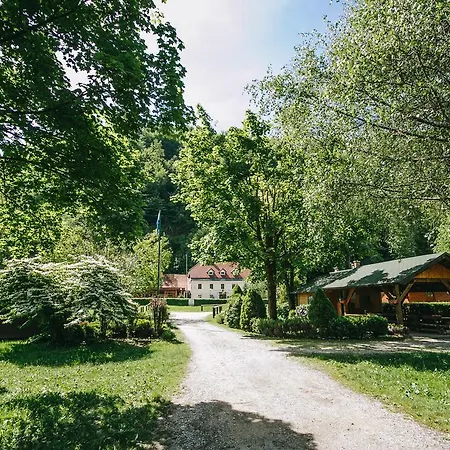 Pocitniska Hiska Pod Skalco Vikendica *